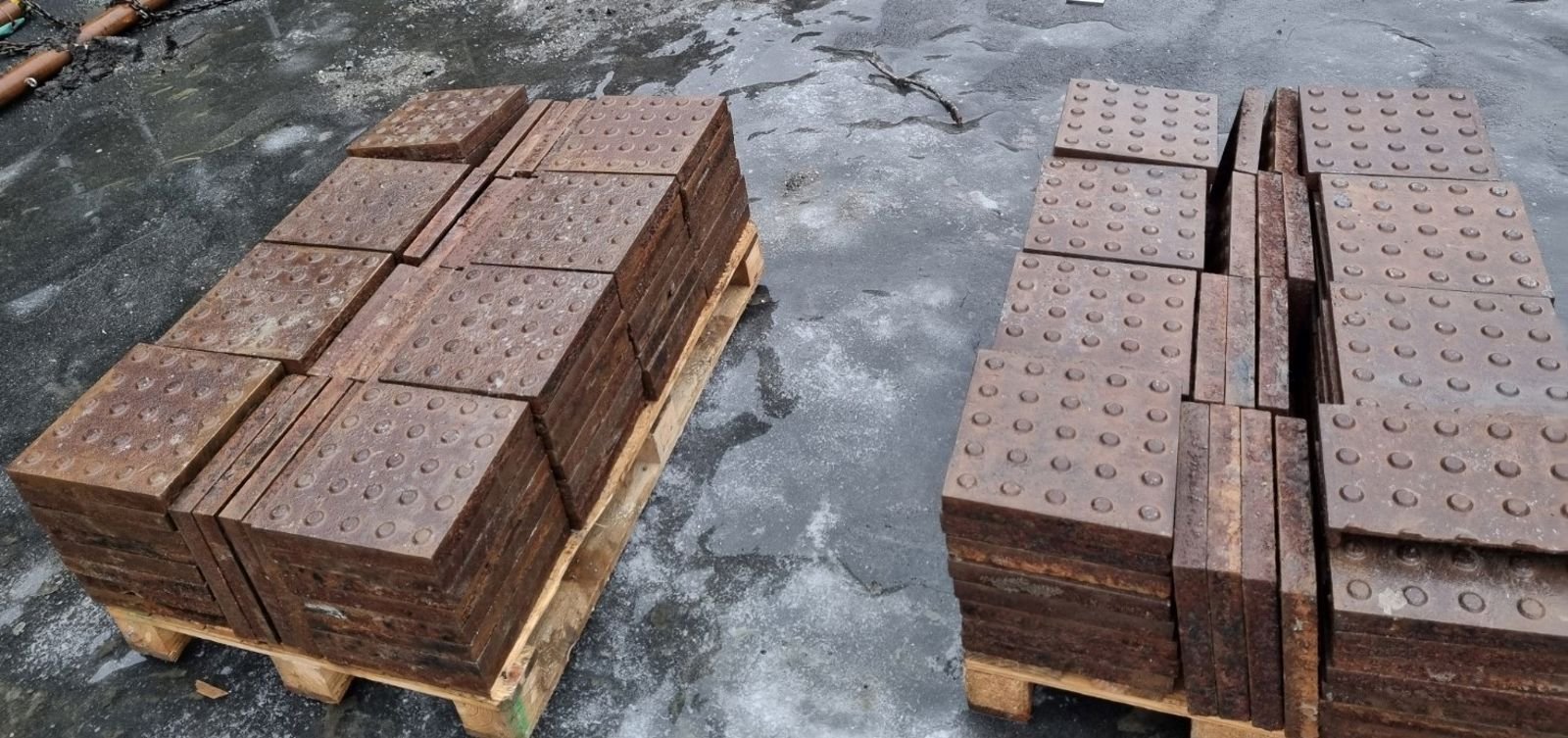 To paller med masse støpejernsheller