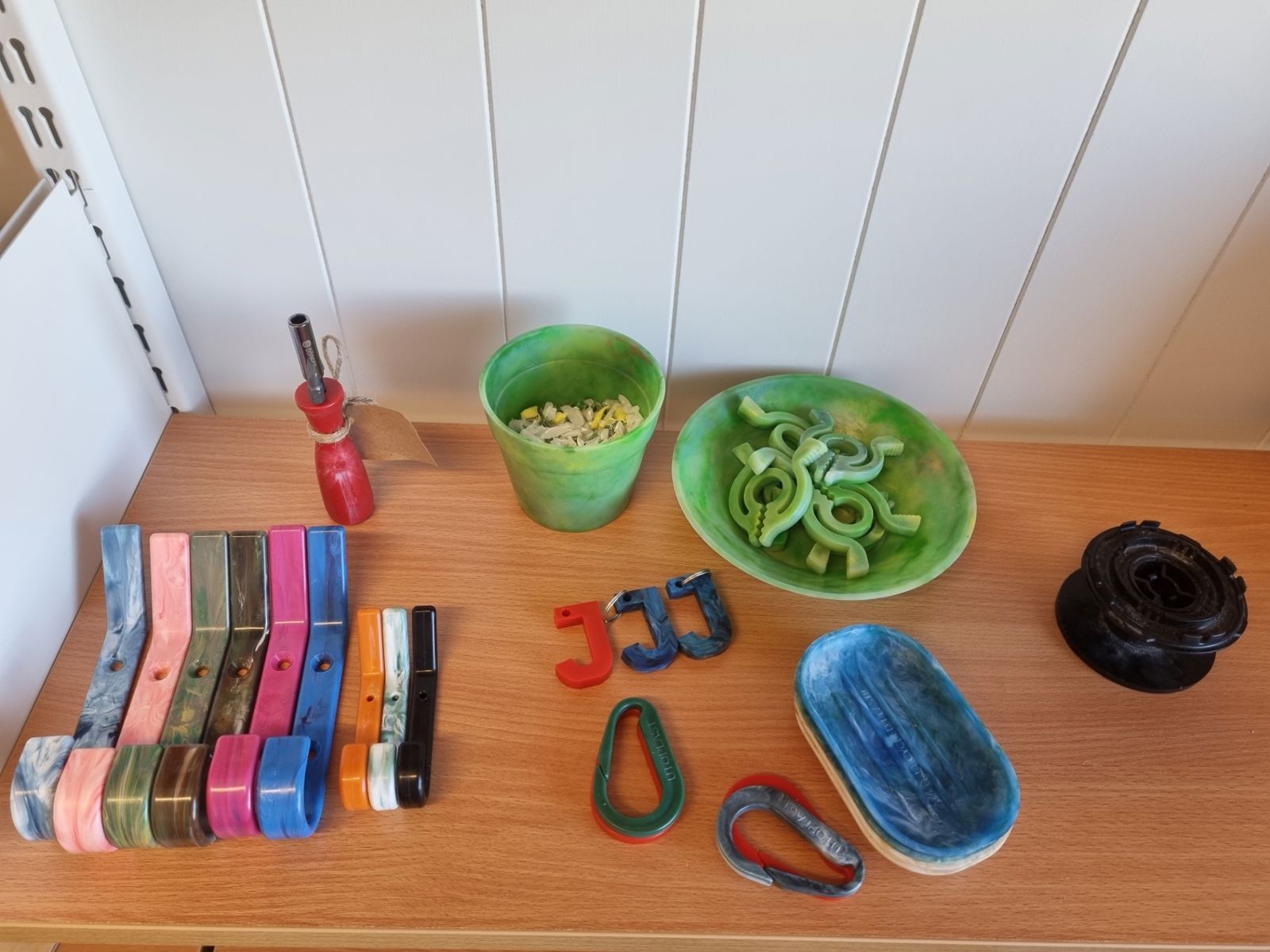 Snellene får nytt liv i fargerike kopper og redskaper