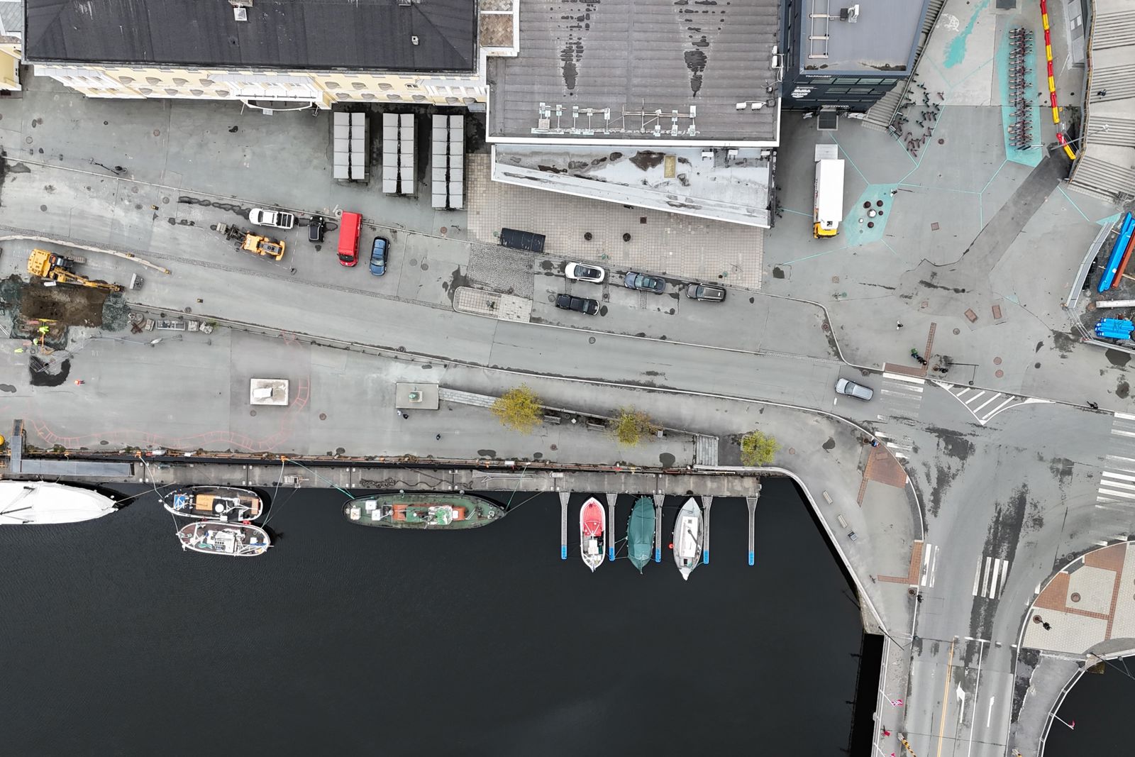 Dronebilde av asfaltert område