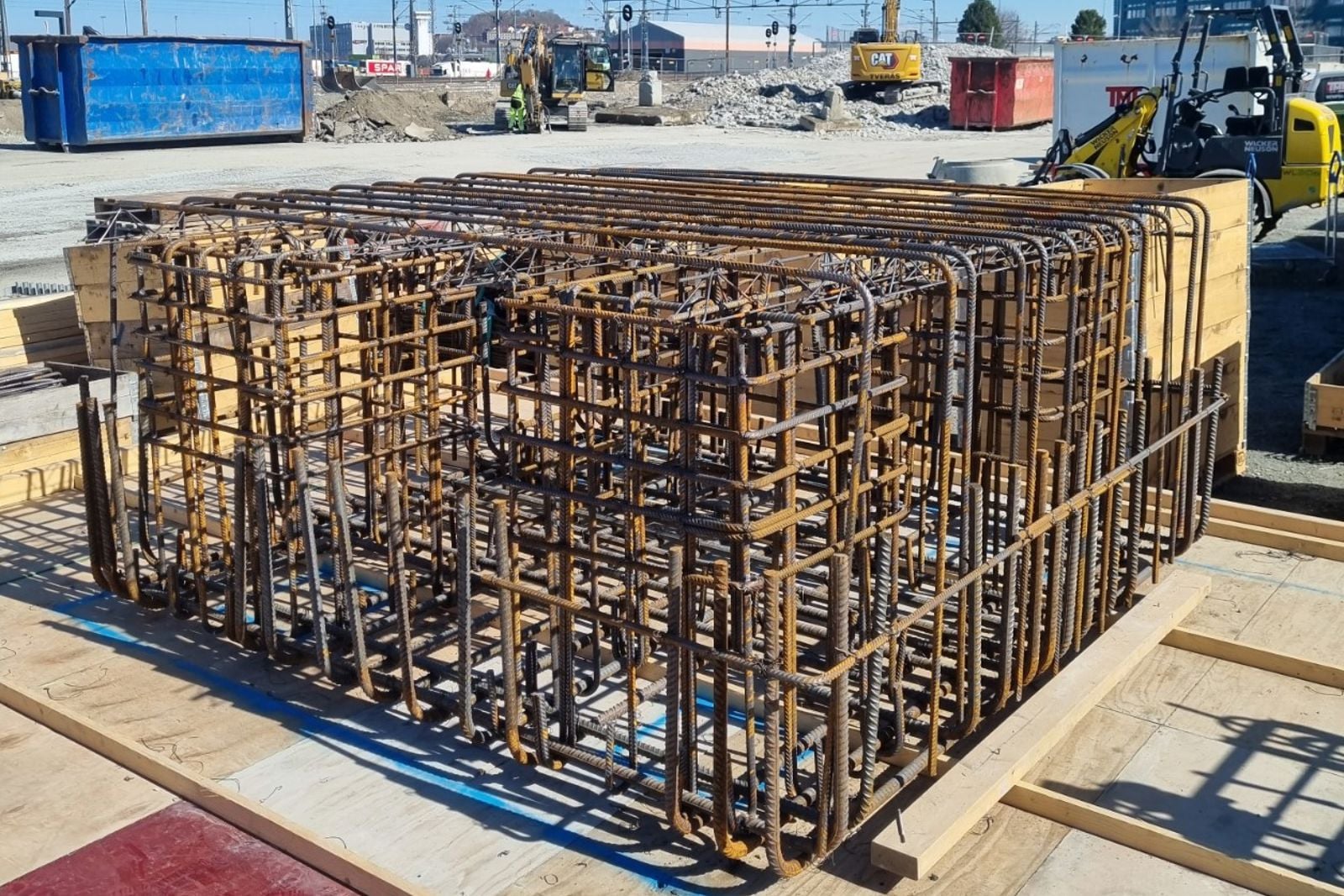 Armeringsjern bygget til en stor firkant